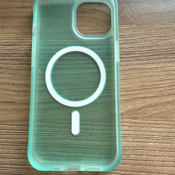 Onn iPhone 15 case with MagSafe - Picture 2 of 2